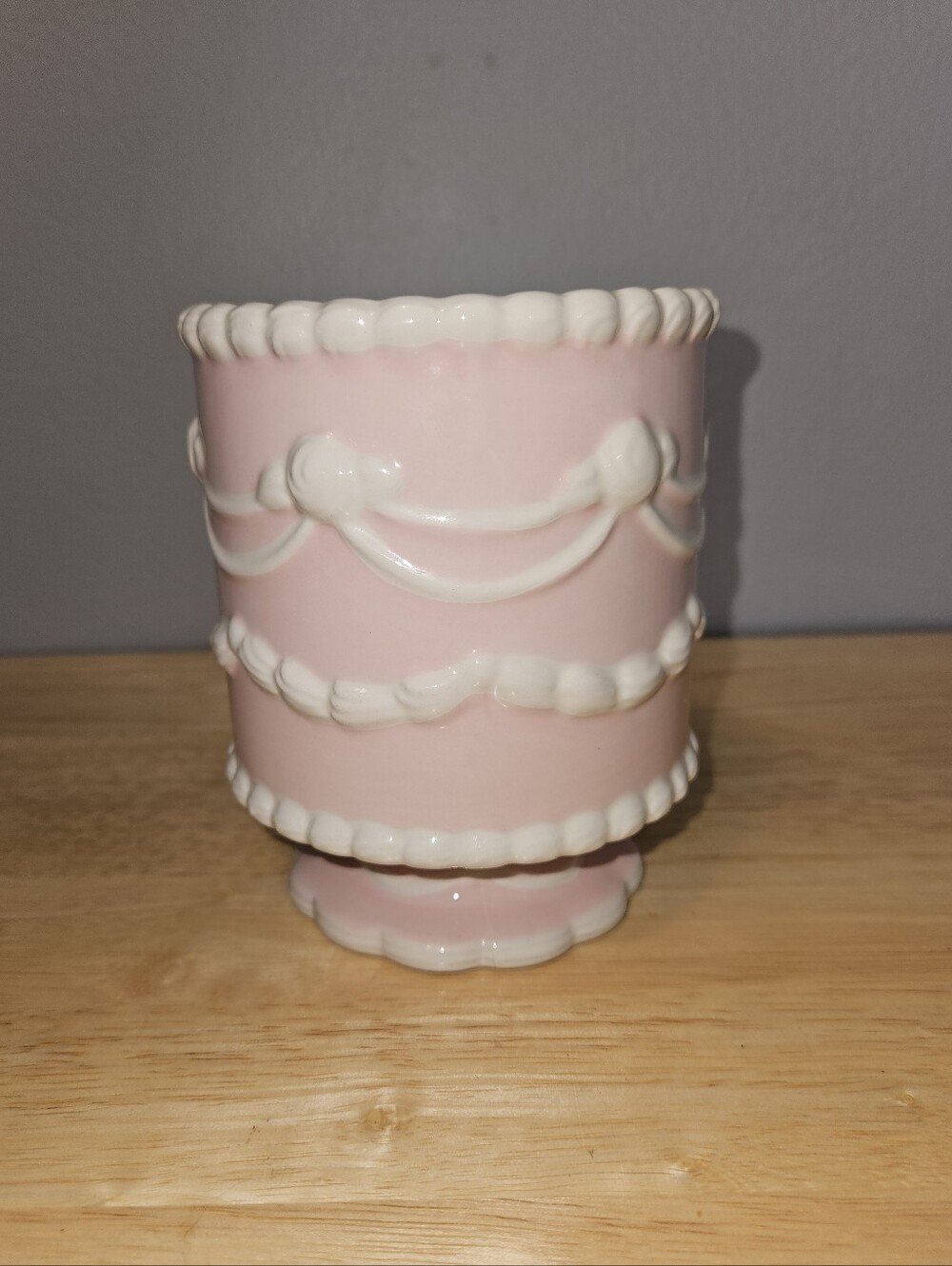 Pink & White Ceramic Cupcake Makeup Brush Holder - NWOT